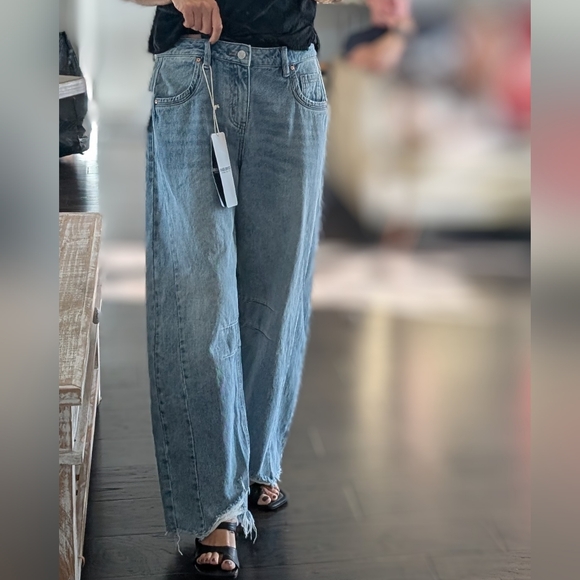 Steve Madden Denim - NWT!! Steve Madden Distressed Mid Rise  Wide-Leg Barrel Jeans